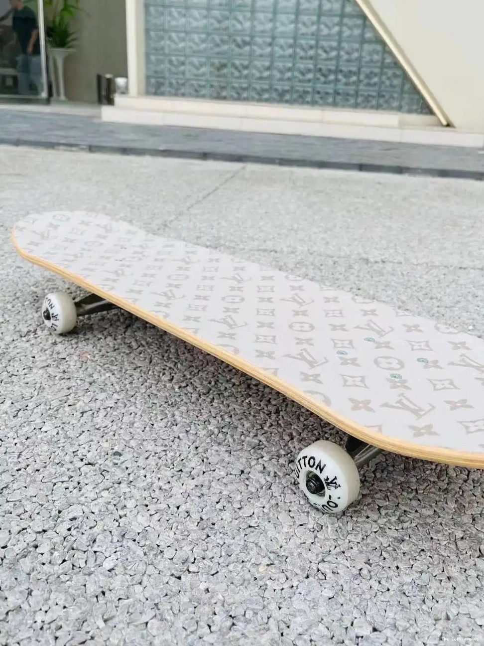 LV SKATEBOARD CUSTOM 0609